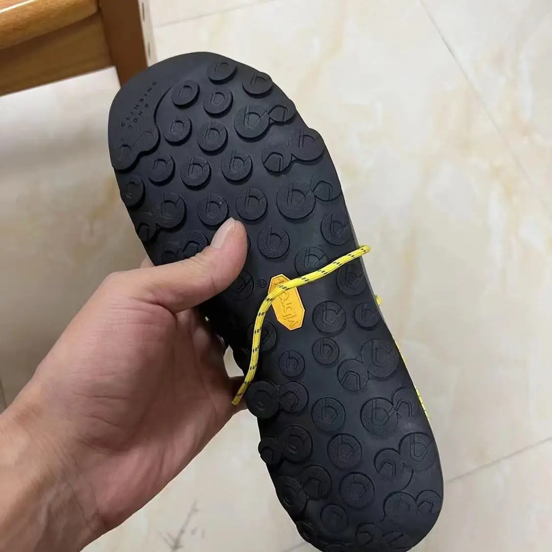 Summer lightweight high quality casual fashion shoes Sports running shoes Couple models Breathable and comfortable