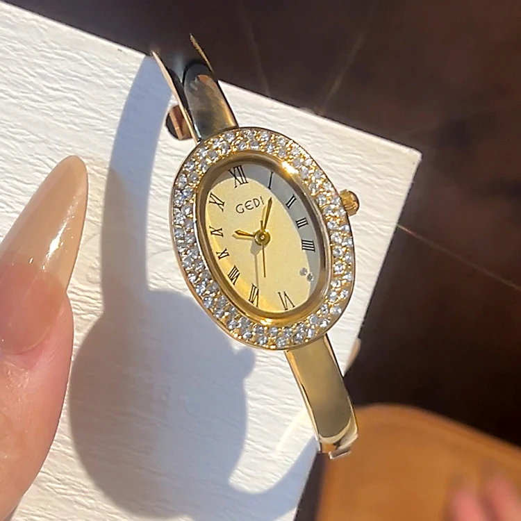 2025 New Arrival Women's Luxury Vintage Diamond-Studded Fashion Bathtub Bracelet Watch Premium Compact High-Quality Gold Label