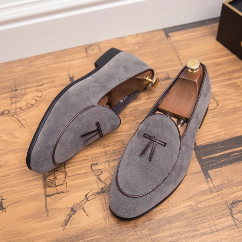 Popularne męskie buty zamszowe Europa Ameryka miękka podeszwa wygodne mokasyny proste uniwersalne buty codzienne i eleganckie rozmiar 38-44
