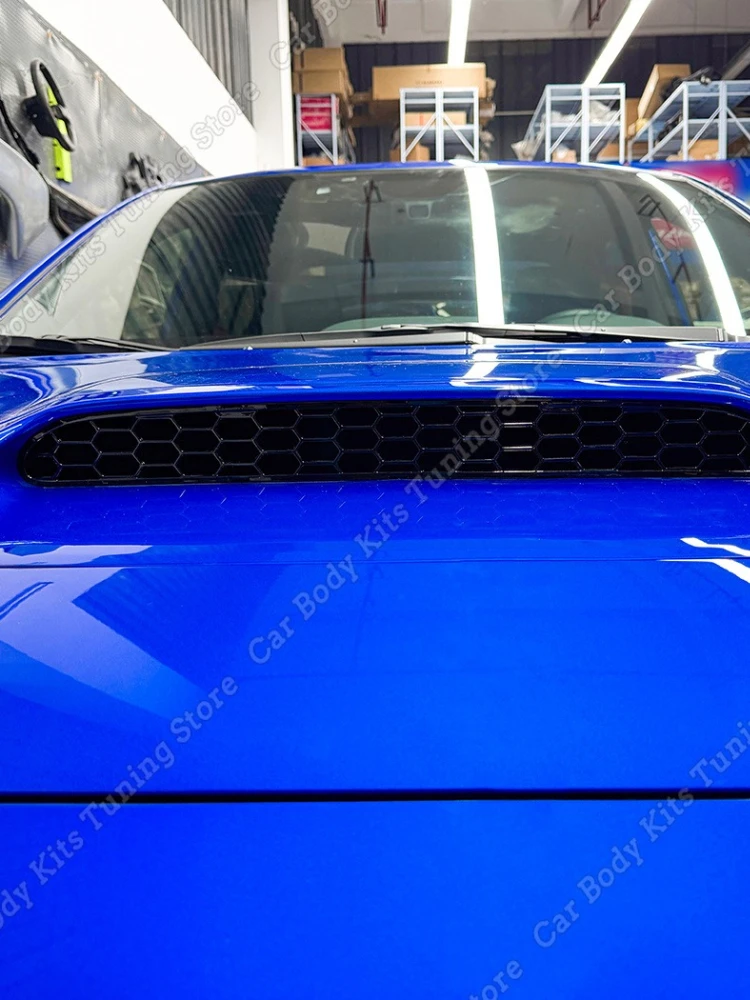 Czarny błyszczący przedni wlot powietrza na maskę, ozdobna listwa, tuning do Subaru WRX STI VA 2014-2021, dekoracyjny zestaw karoserii. — 2