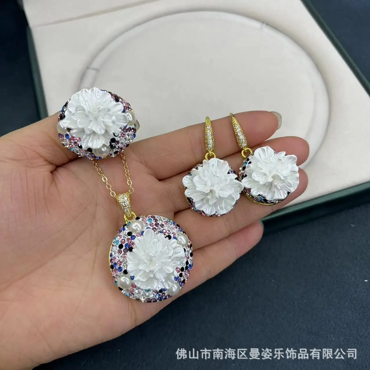 DIY accessories New shell powder pressed peony three-piece set of colored diamonds high-end handmade Internet celebrity live bro