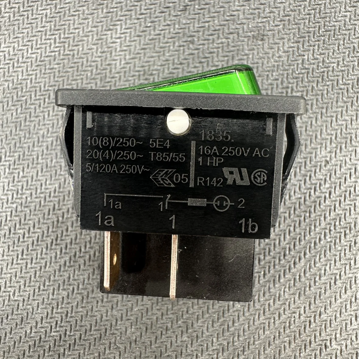 2PCS/1835.3118-01 ship type rocker switch 1835 imported green light emitting 16A250V opening 30x22