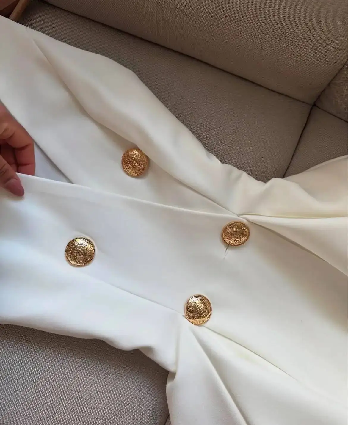 Frauen Elegante Sexy Tiefem V-ausschnitt Schlank Schwarz Weiß Taste Mini Kurze Kleider Satin Abendkleid Sommer Falten Rock