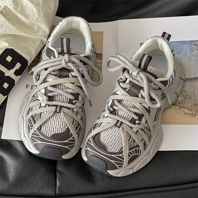 

2025 новые стильные кроссовки, летние модные повседневные туфли для скейтбординга на толстой подошве, новые глянцевые модные легкие туфли в парном стиле