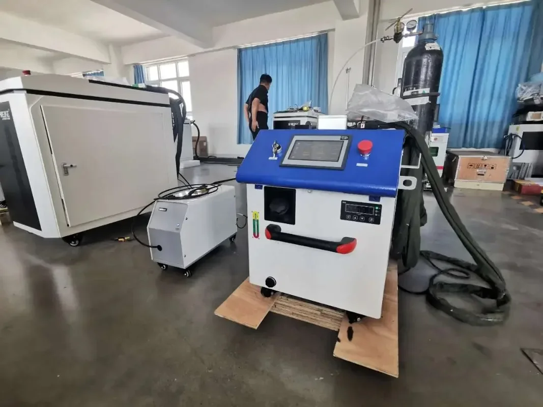 Handheld Fiber  Metal Welding Machine (LCW1500) 1500W High Productivity High Level of Safety High Performance
