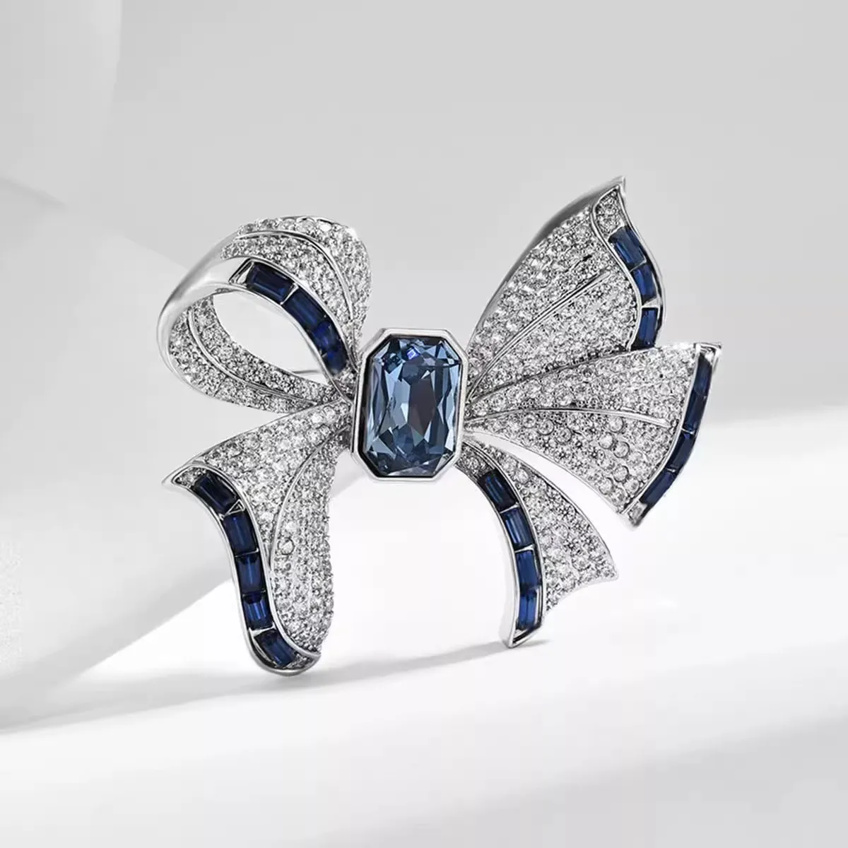 Elegante Temperament exquisite Schleife Brosche Damen Nische Mode Corsage Pin Mantel Mantel Anzug Kleidung Accessoires