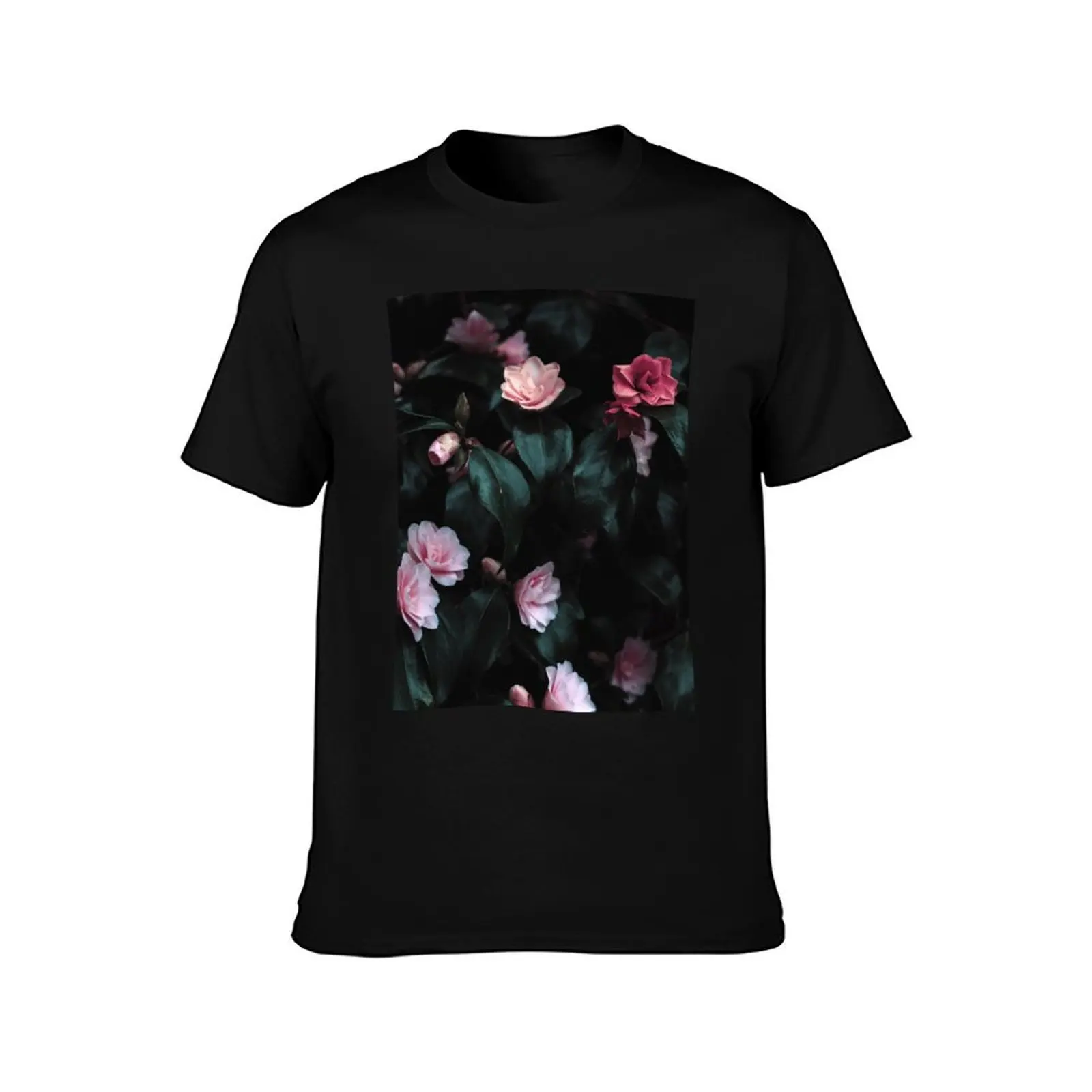 Classic Rose flowers faded design T-Shirt Relaxed Fit Casual Short Sleeve Top T-Shirt