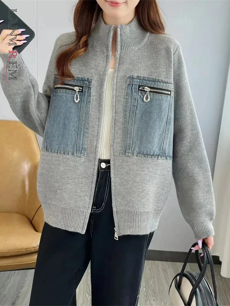 LANMREM Denim Pockets Patchwork Sweater Coat Women\'s Stand Collar Zipper Design Casual Cardigan 2024 Autumn New Clothing 2Z2495