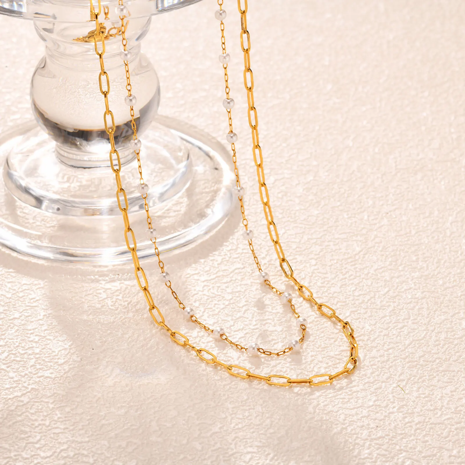 Immagine 6: Collana impilabile Statement per donna, collana girocollo con graffetta e catena di perle, gioielli a strati durevoli ipoallergenici