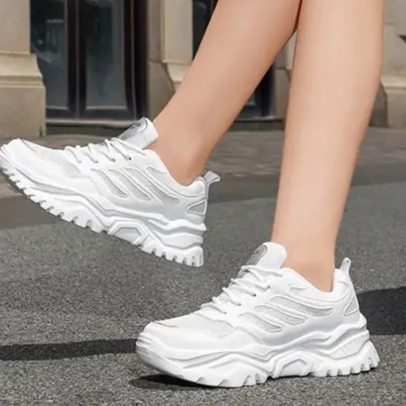 

Женская спортивная обувь Большие весенне-летние модные кроссовки на шнуровке высокого качества на толстой подошве, увеличивающие рост