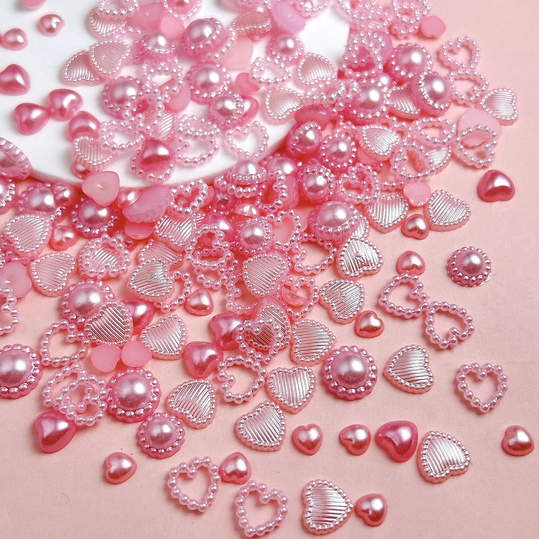 50PCS 미니멀리스트 솔리드 컬러 해바라기 라운드 네일 매력 현실적인 인공 진주 플랫 바닥 하트 네일 아트 장식 DIY