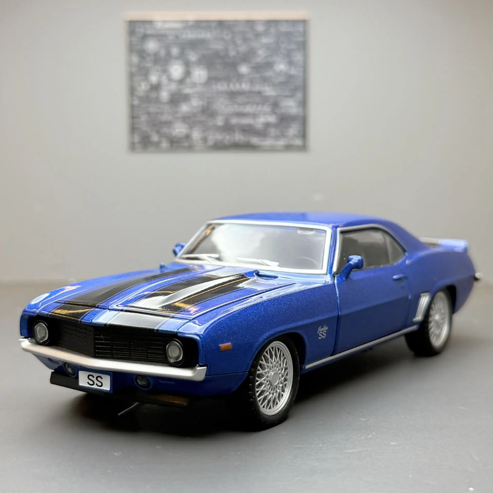 1:32 SS Auto sportiva con suono e luce Tirare indietro Modello di auto giocattolo per bambini Ornamento Modello di auto in lega pressofusa da collezione