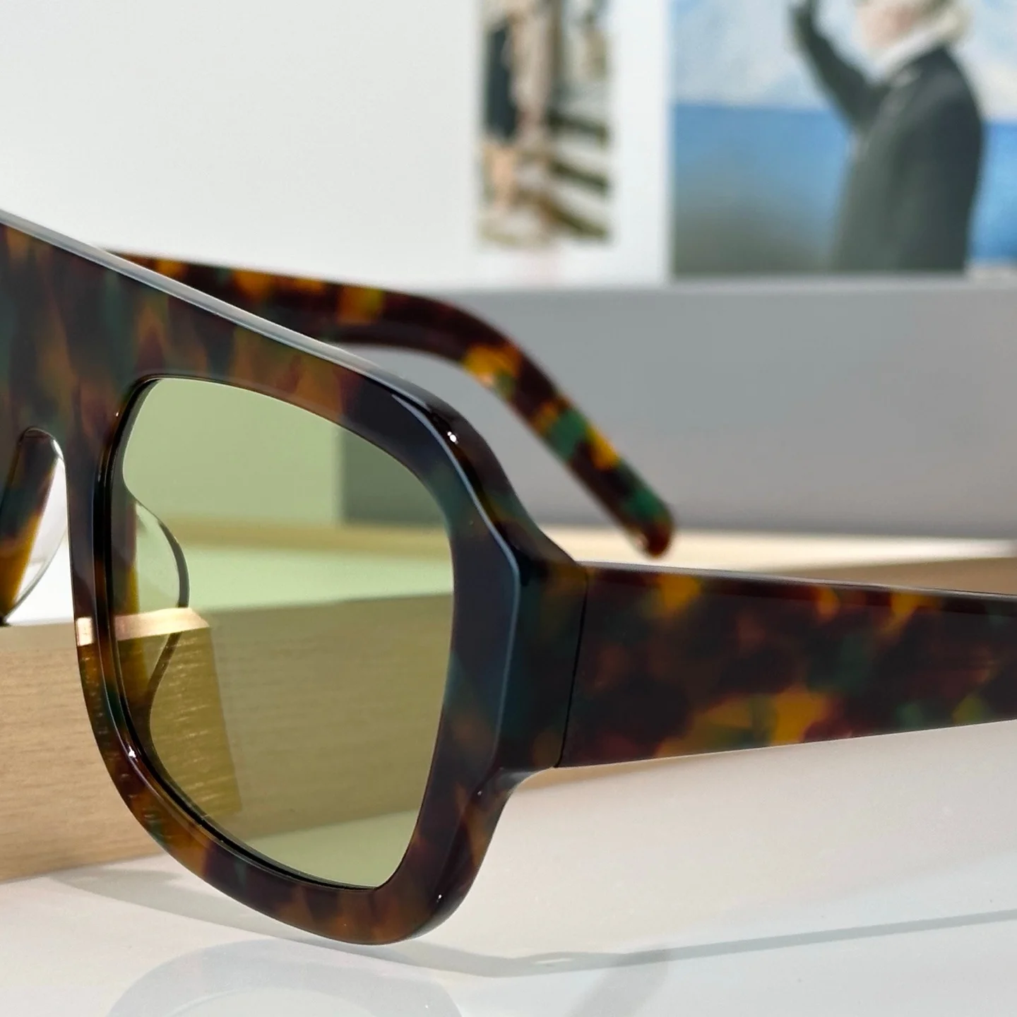 Kaia Man Woman Sunglasses,Tortoiseshell Frame Olive Green Tint,Bold Retro Square Detail,UV400,Instagram-Worthy Street Look