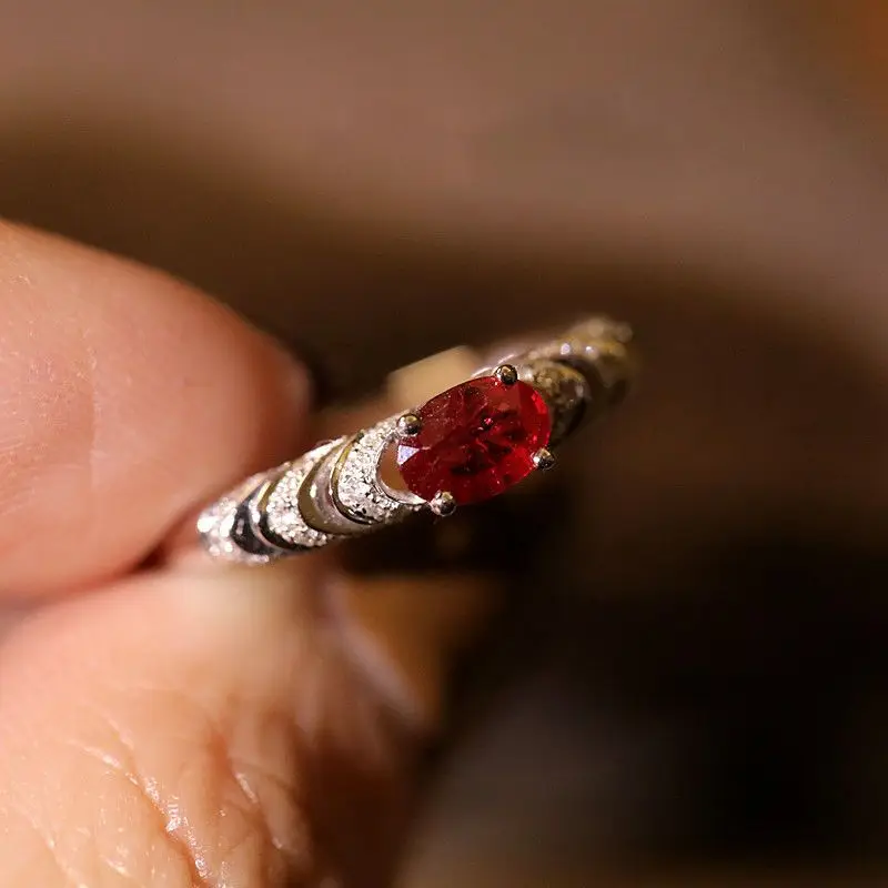 

Light Luxury Design Sense Red Gemstone Rings for Women Fashion Senior Silver Exquisite Suitable for Daily Wear Wedding Jewelry
