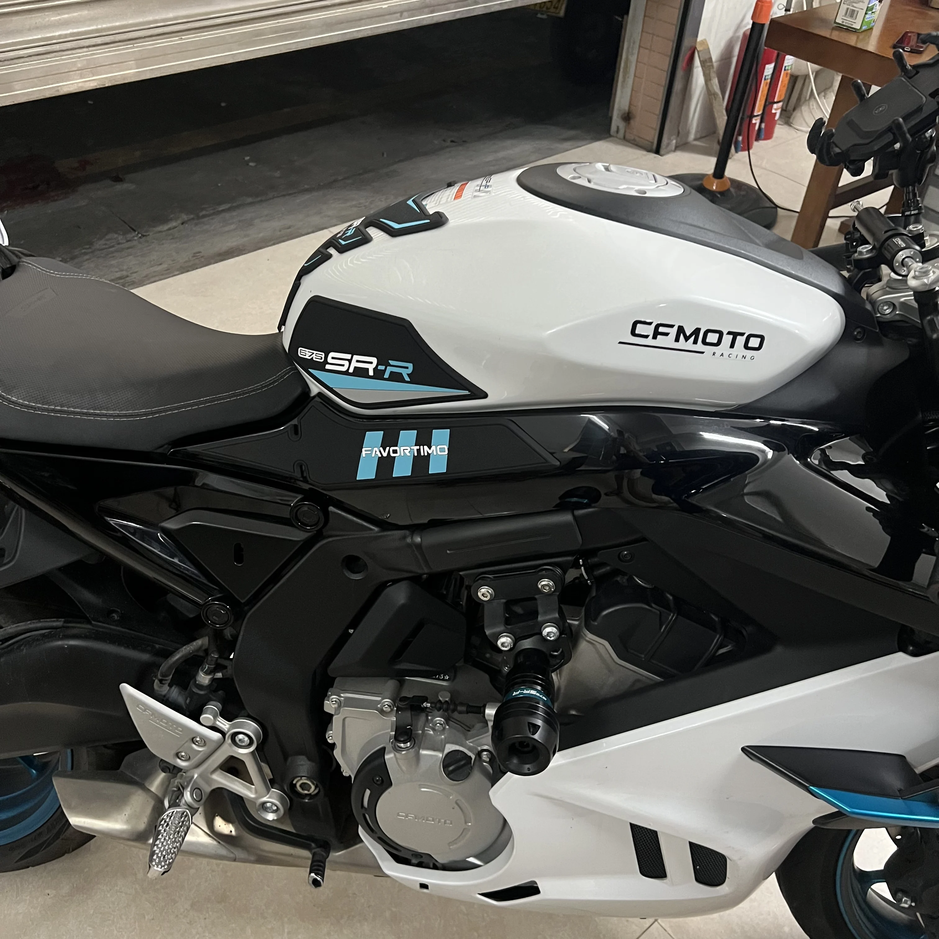 اكسسوارات الدراجات النارية المطاط خزان الوقود ملصقات أطقم حماية رشاقته ملصقات جديدة ل CFMOTO 675SR-R 675sr-r