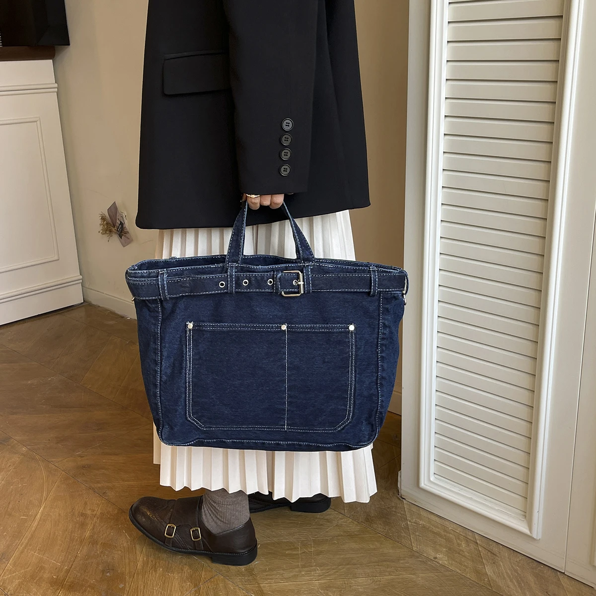 

Women's Washed Denim Tote Bag, Large Shoulder Bag with Buckle Strap & Front Pocket, Casual Work Handbag for Travel and Daily Use