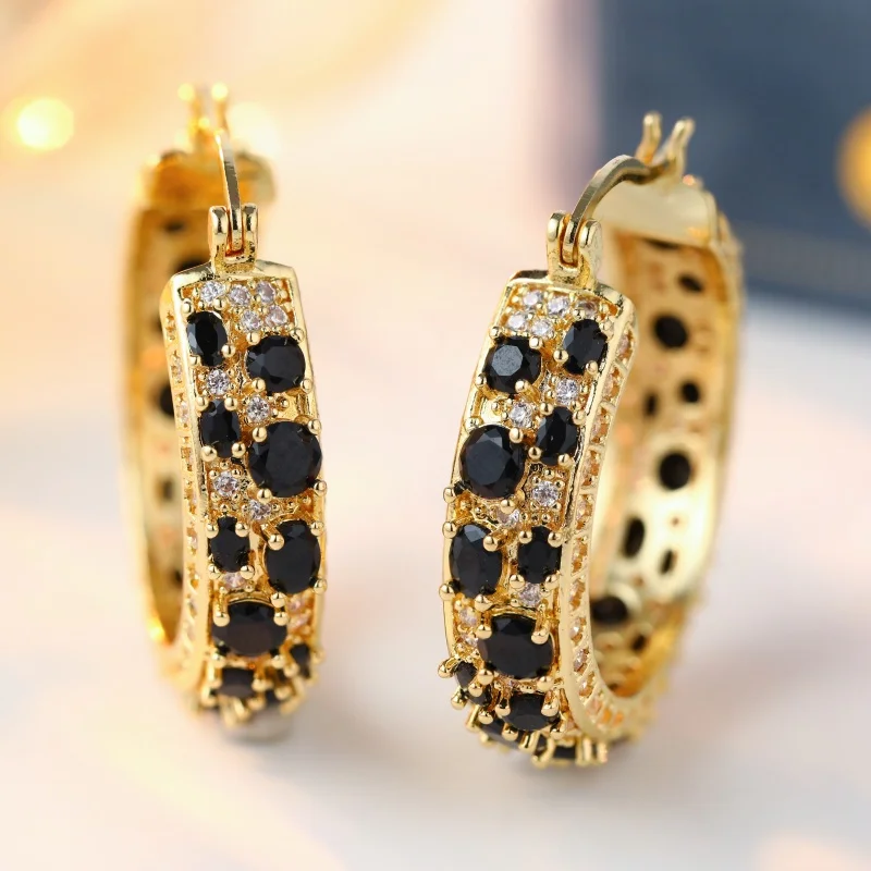 Wunderschöne Eingelegte Weiß-Schwarze CZ-Creolen Damenohrringe Trendige Goldfarbene Geometrische Alltags- und Partyschmuck Jubiläumsgeschenk – Detail 3