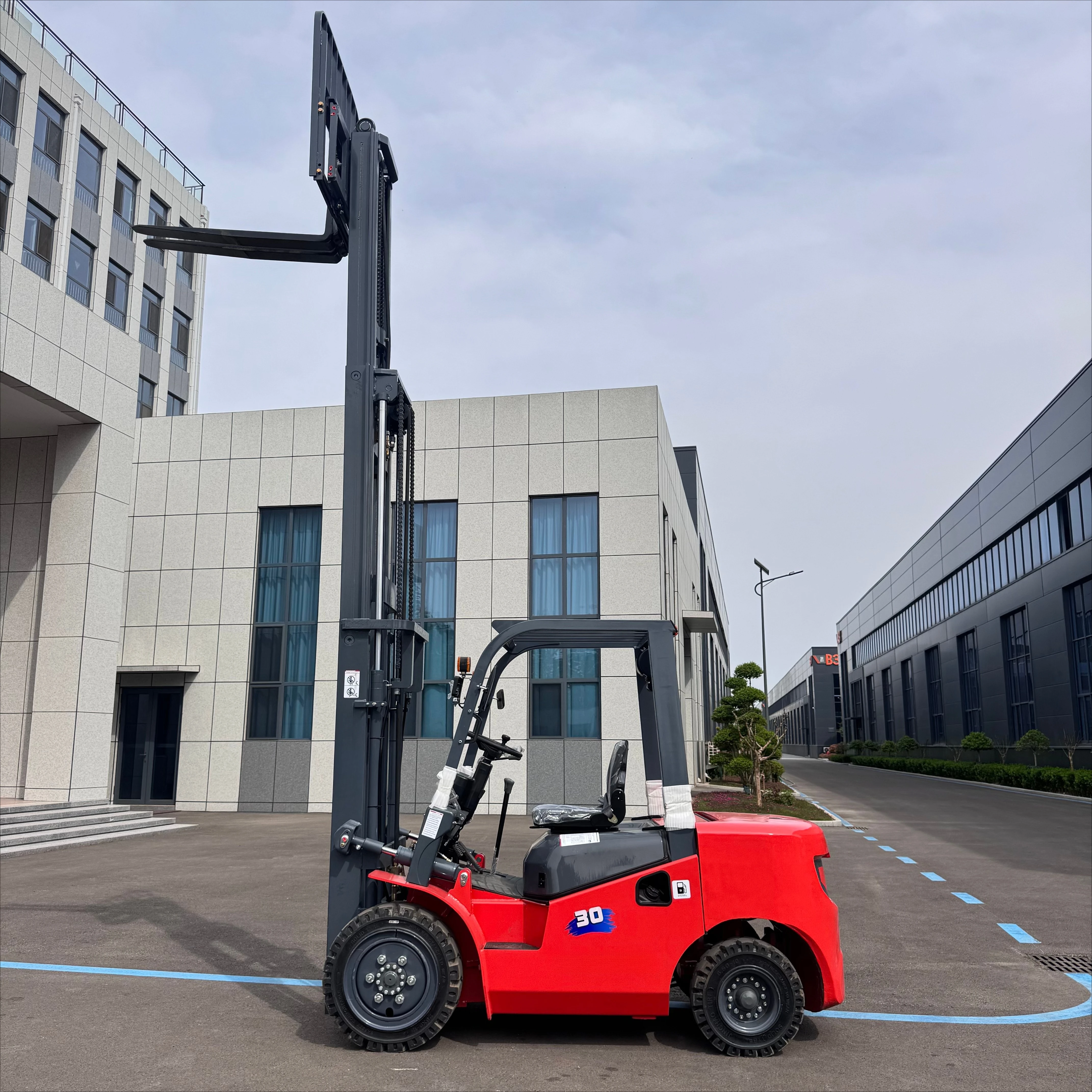 European Union standard forklift 3 tons rear wheel articulated 4.5m lifting height CE certification
