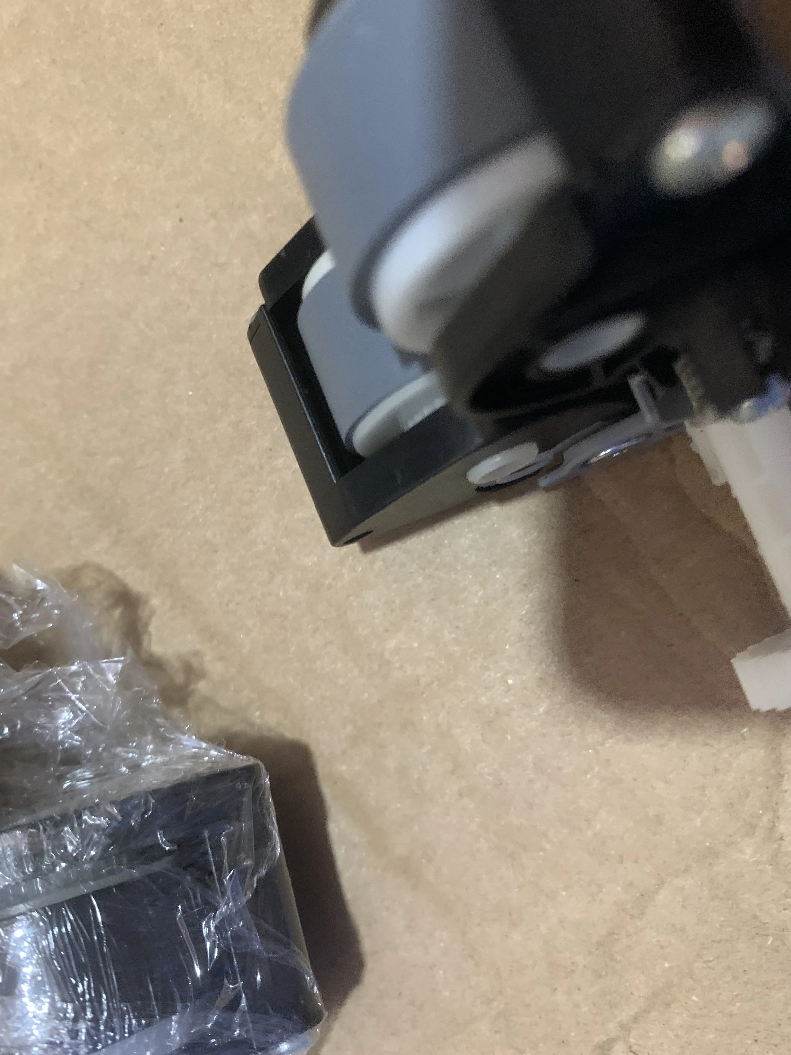 

1 оригинальный ролик захвата 1547069 PICK ASSY для Epson L200 L201 L100 L101 T22 ME33 ME330 ME35 ME350 TX120 TX130 SX125 S22 SX130