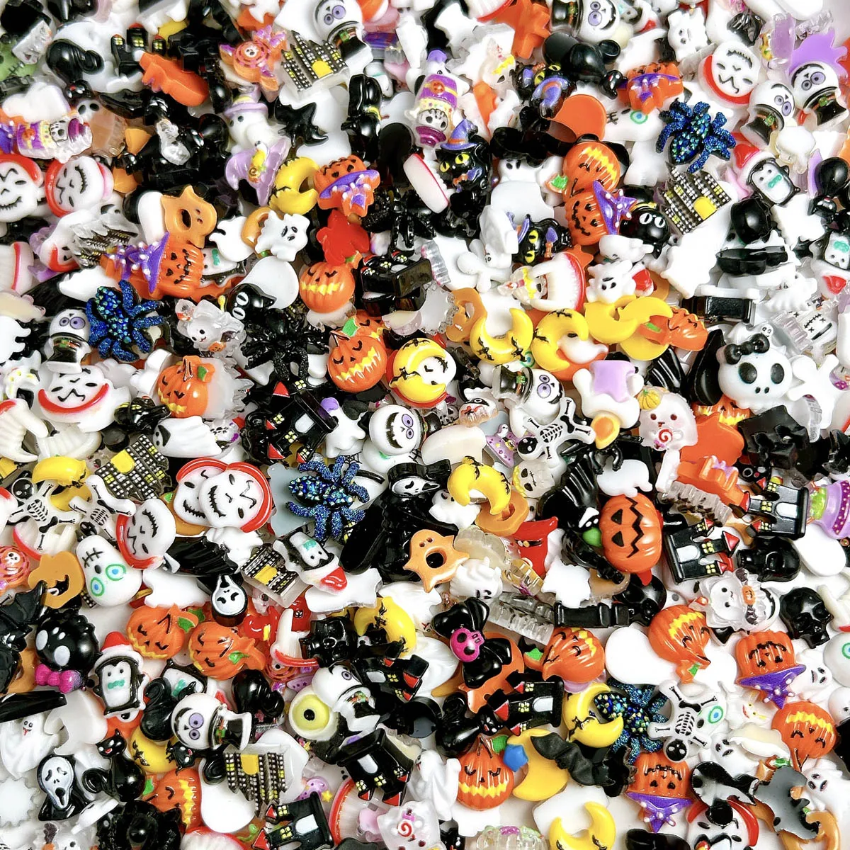30PCS Multi-Stijl Hars Schedel Grafsteen Ghost Nail Art Charms Creatieve Pompoen Kat Halloween Serie Nageldecoratie DIY nagels