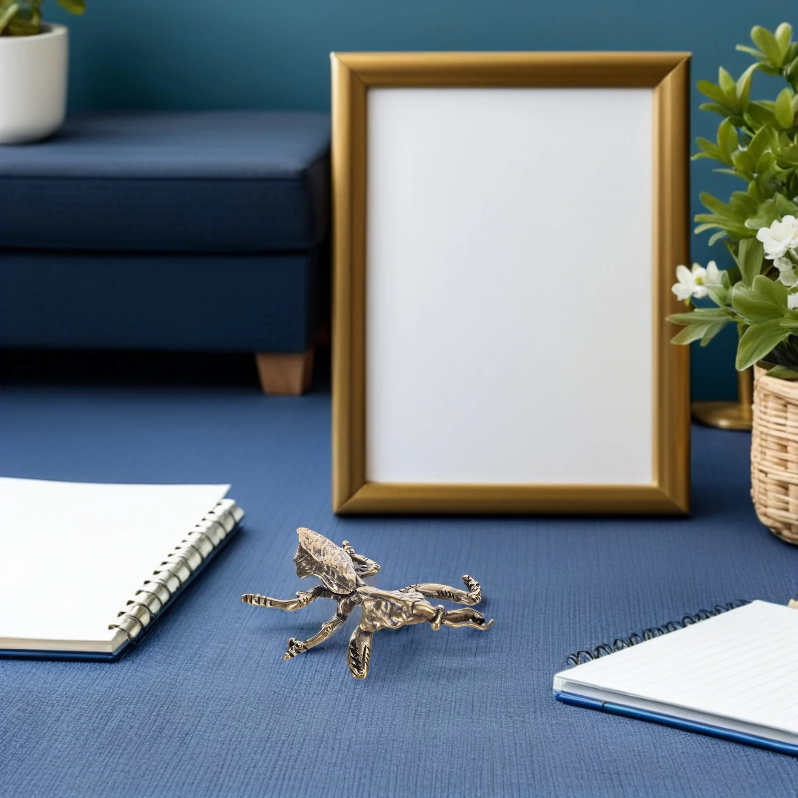 

Brass Praying Mantis Statue Vintage Mini Insect Sculpture For Desk Tea Table Office Home Garden Decor Feng Shui Animal Ornament