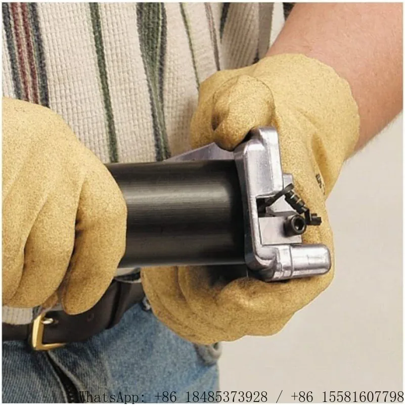 Plastic pipe chamfering tool to remove burrs and sharp edges