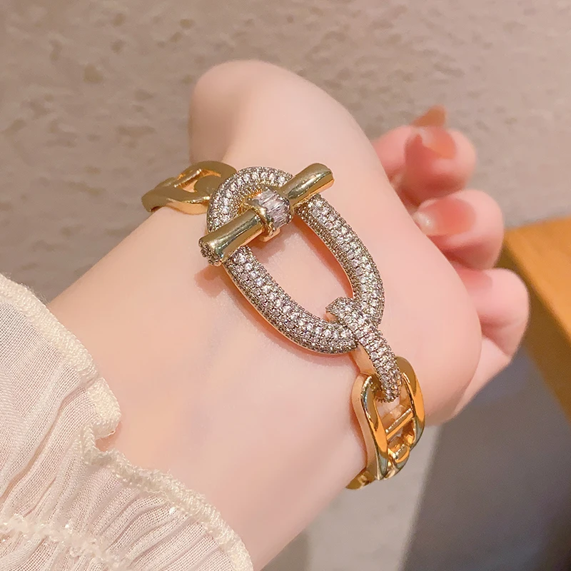 Modna biżuteria pozłacana 18-karatowym złotem, mosiężna bransoletka w stylu punkowym, bransoletka w stylu dworskim dla kobiet.