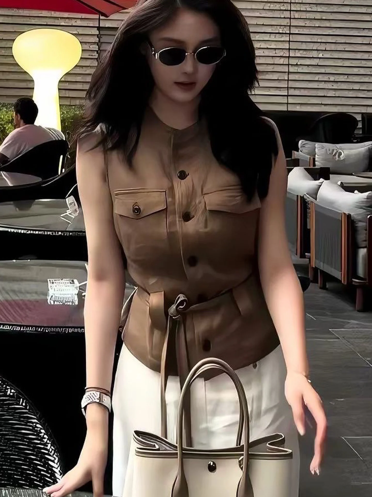 Elegant Waist-Cinching Belted Vest Women's Fashionable Age-Defying Single-Button Sleeveless Top Commute Style Denim Material