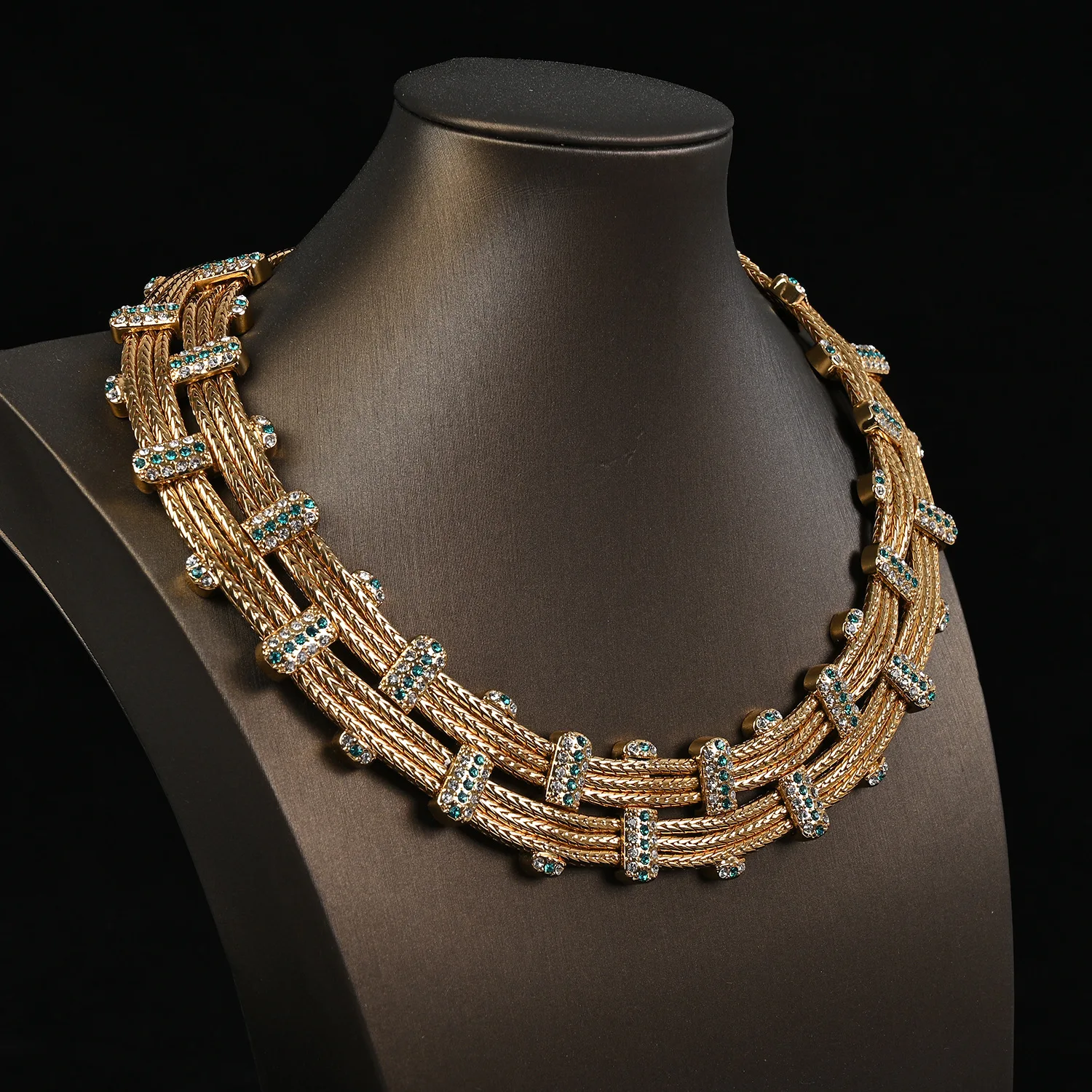 

New antique necklace, fashionable commuting light luxury style, collarbone chain, retro gold-plated jewelry for women