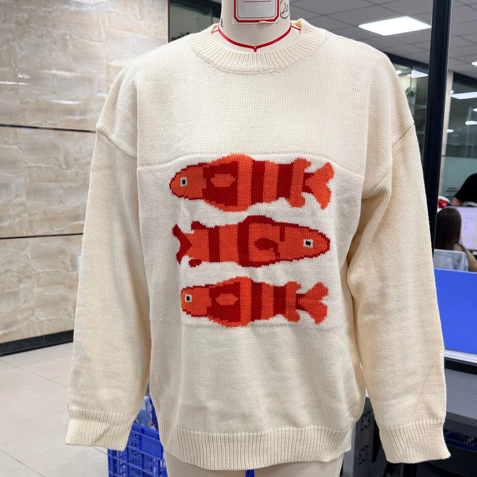 เสื้อไหมพรมผู้หญิงดีไซน์หรูหรา สไตล์ลำลอง ลายปลา แขนยาว คอกลม ทรงหลวม ใส่สบาย เหมาะสำหรับฤดูใบไม้ร่วง