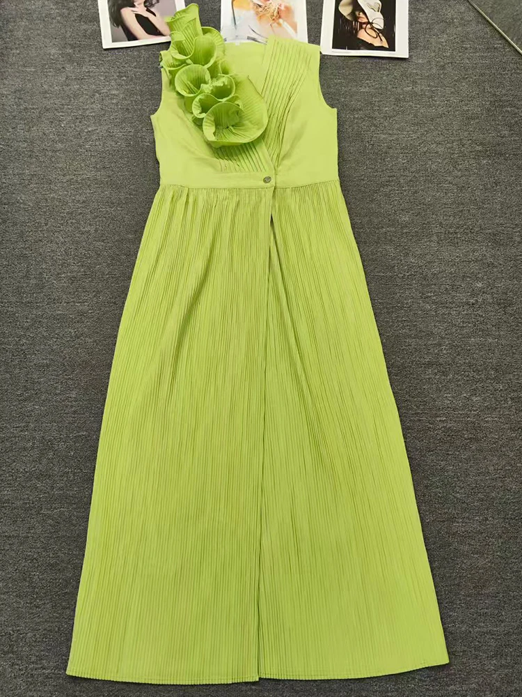 เดรสยาวทรงวีคอประดับดอกไม้สามมิติ แฟชั่นฤดูร้อนปี 2025 สำหรับผู้หญิง กระโปรงจีบเอว แขนกุด ผ่าข้าง ดีไซน์หรูหรา