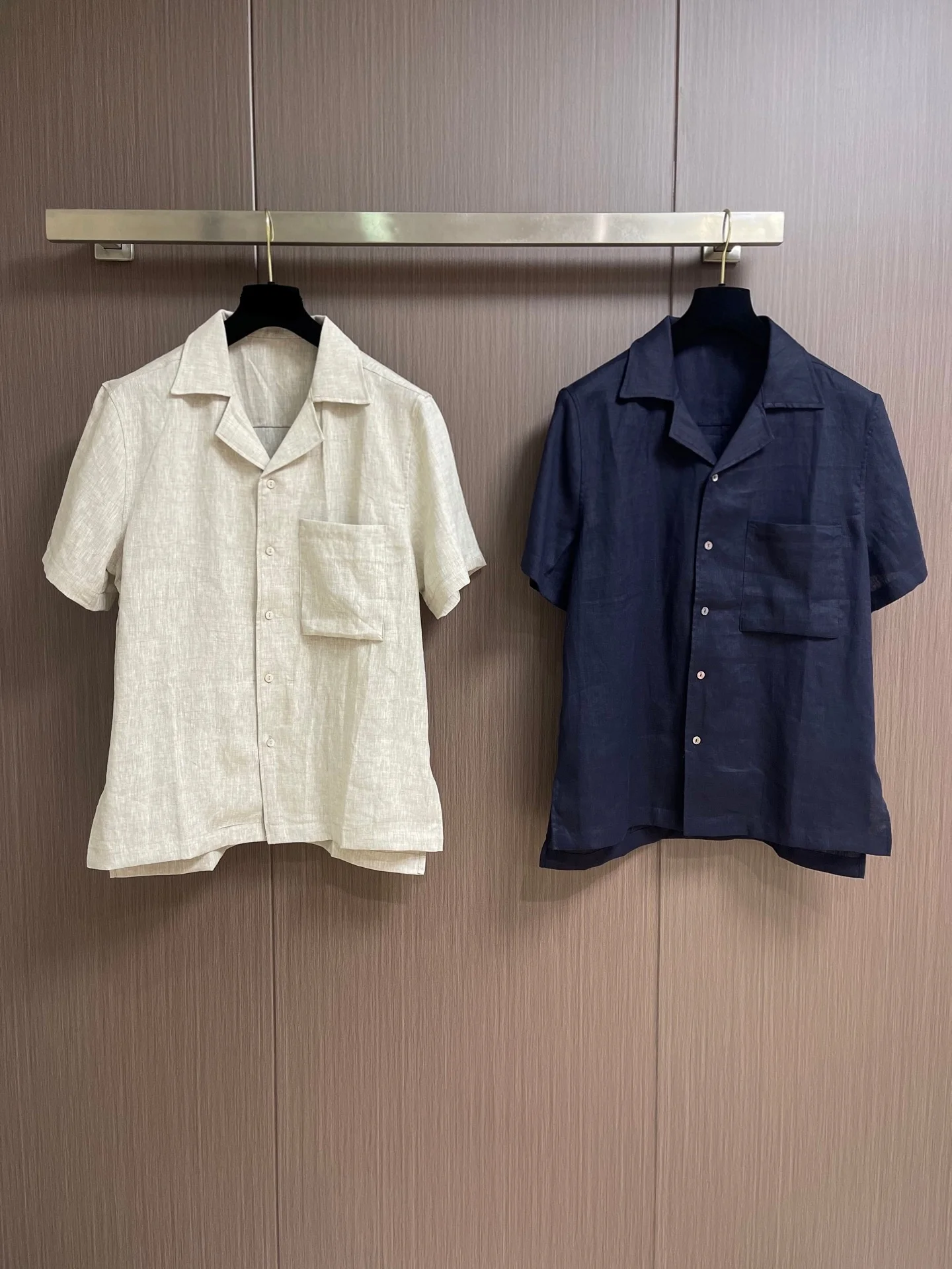 

Italian Style Men's Casual Shirt Cuban Collar Design Loose Fit Short Sleeve Simple Style Summer Fashion Pocket Detail