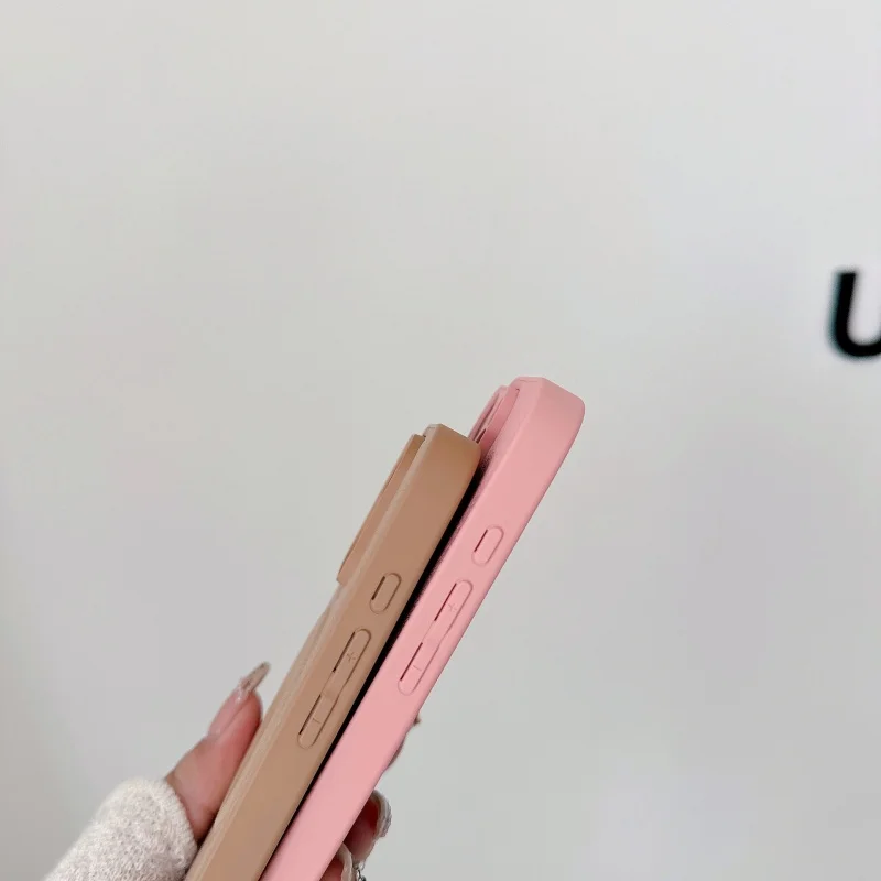 iPhone 14、12、13、15、16、17 Pro Max、14、15、16 Plus用、ゴールド・シルバーの名前入りマグネット式レザーPUケース、レンズ保護付き