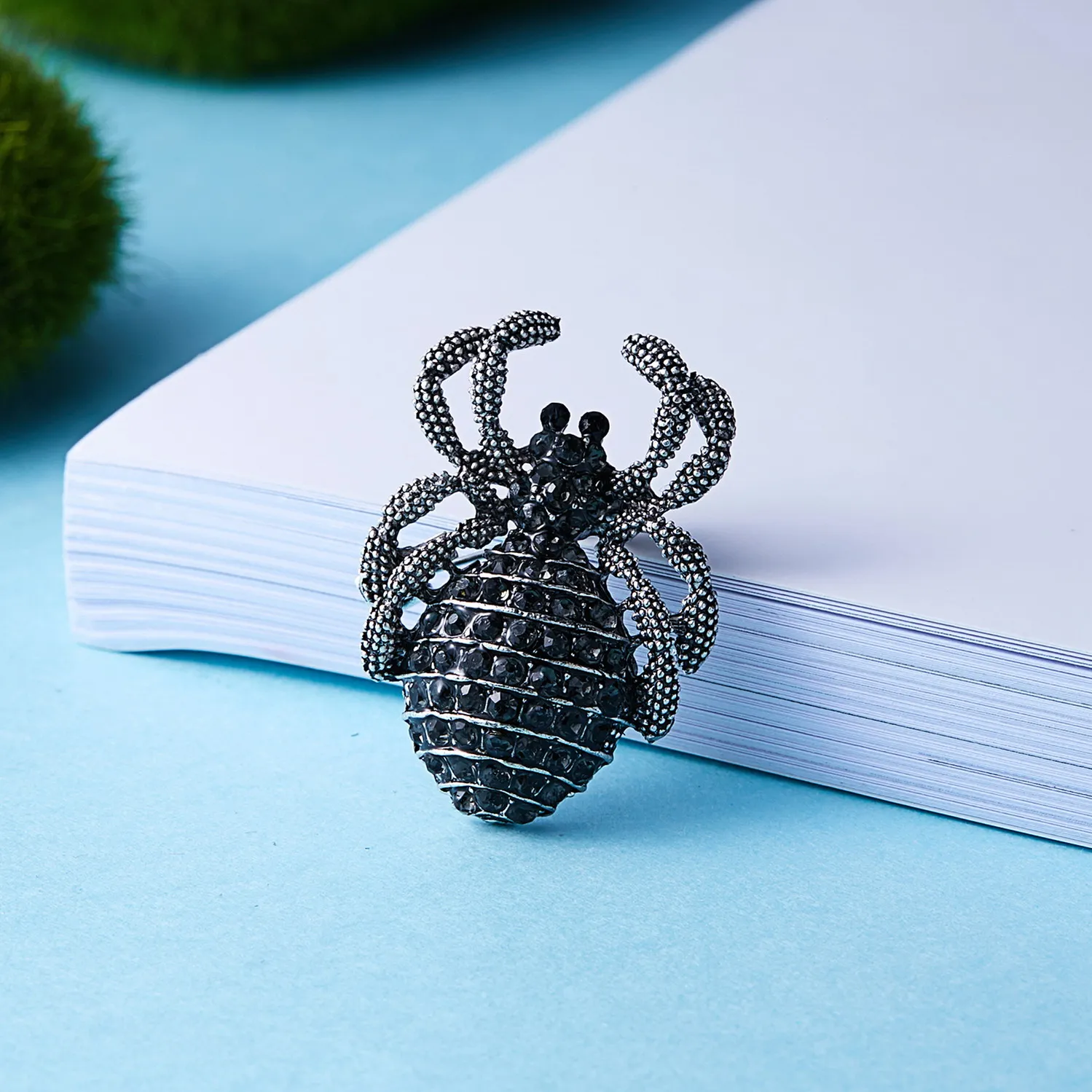 Rinhoo Exaggerated Black Spider Brooch Pins For Women Rhinestone Spider Insect Cobweb Spiderweb Badge Dress Coat Corsage Jewelry