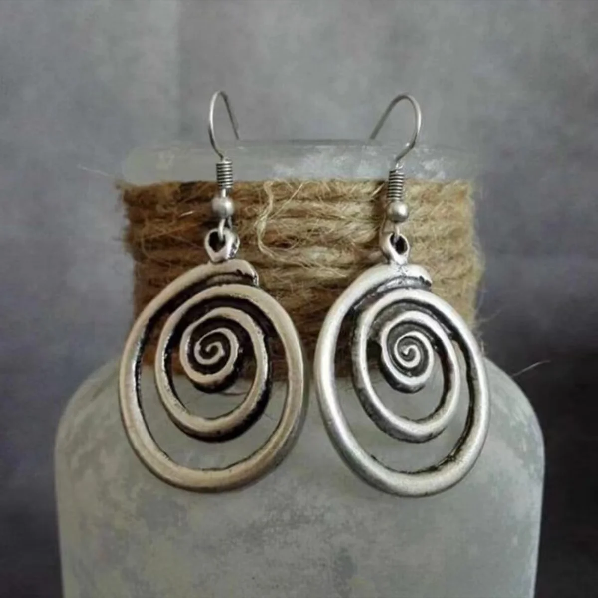 

Ethnic Silver Color Metal Round Earrings Personality Retro Geometry Make Old Spiral Dangle Earrings for Women Accessories
