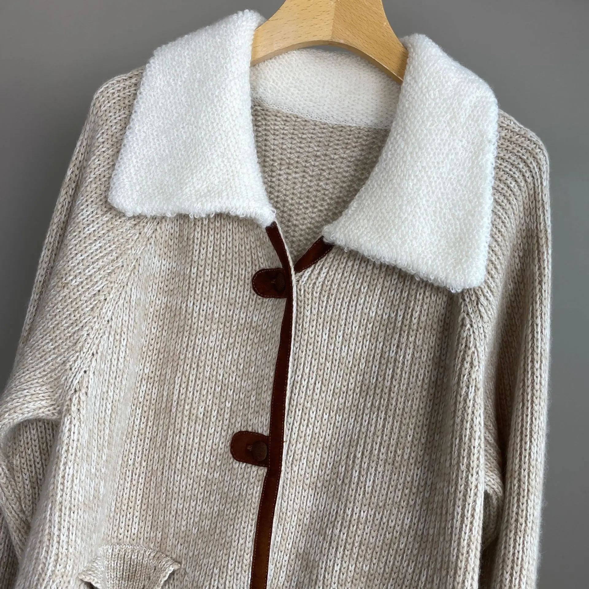 

2025 Autumn And Winter New Fashion Retro Deerskin Buttons Large Fur Collar Warm Thick Needle Cashmere Jacket