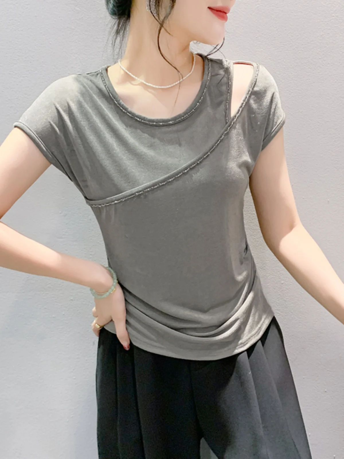 Modna bluzka damska z koralikami, dopasowany krój, odkryte ramiona, styl uliczny, jednolity kolor, nowość na lato.