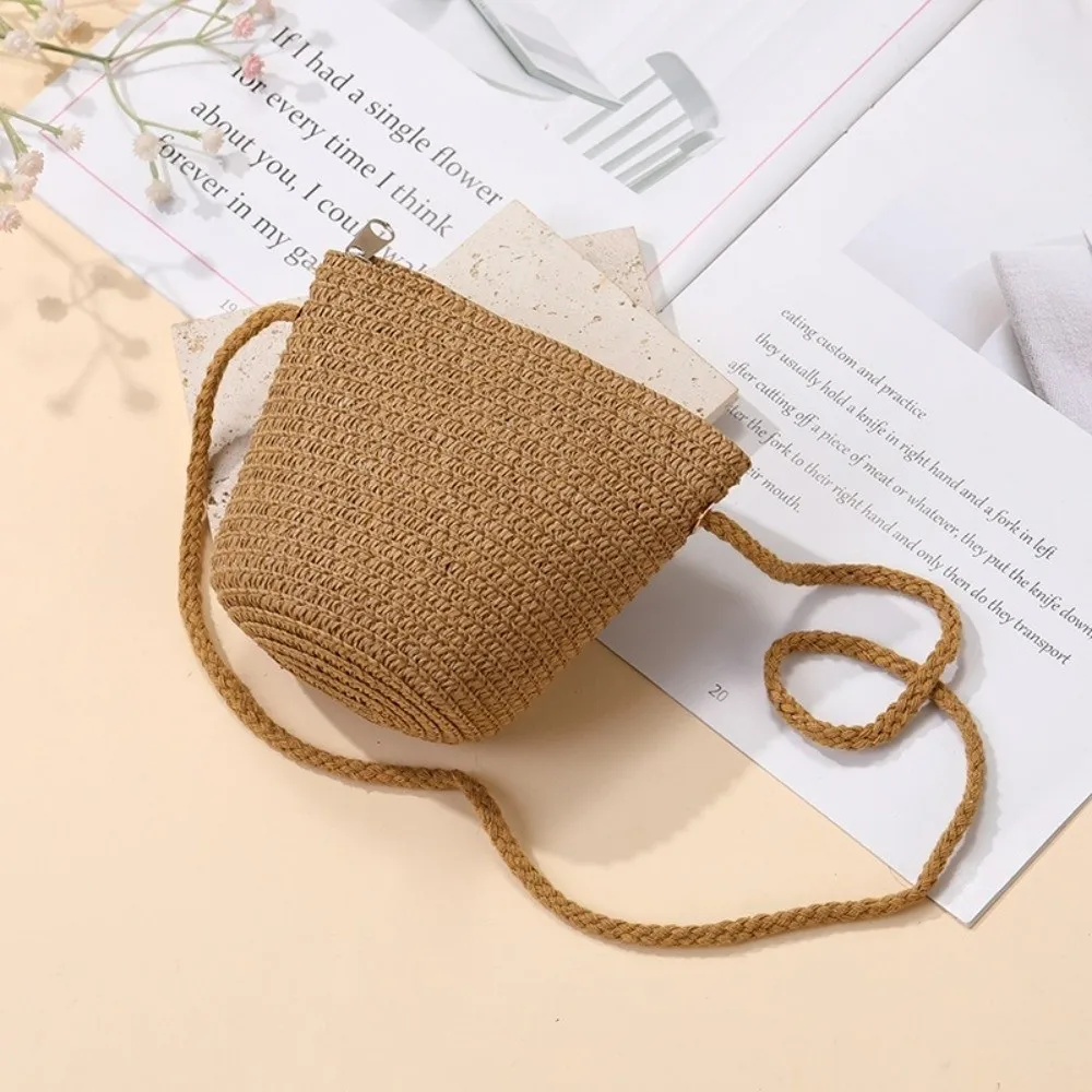 Eco-Friendly Flower Pattern Crossbody Bag Weave Design Solid Color Straw Beach Bag Natural Material Durable