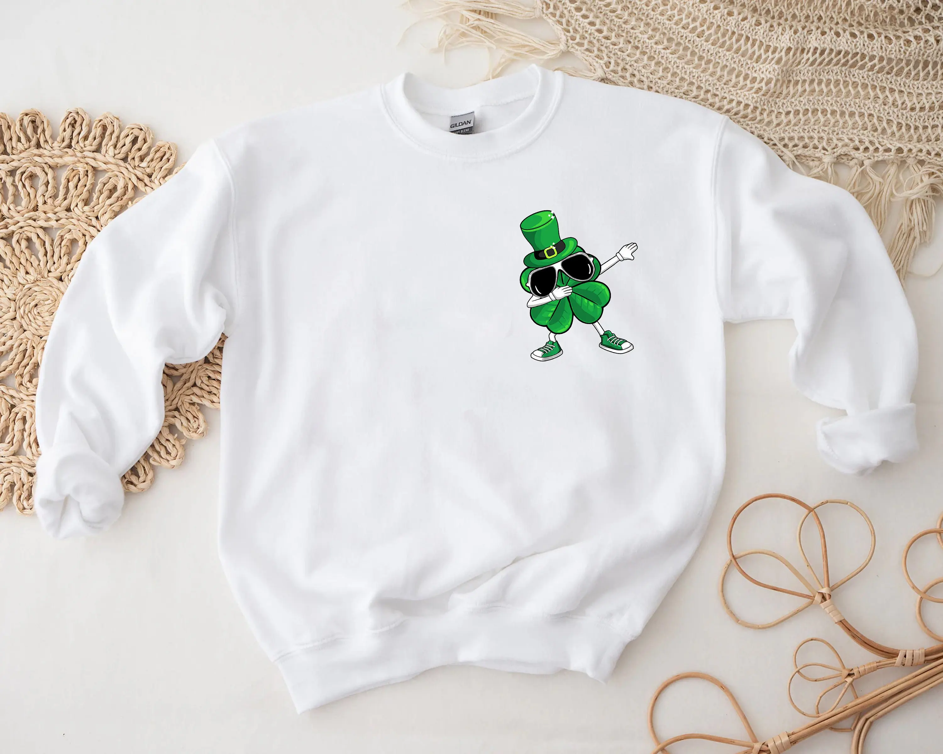 New Voguish St. Patrick's Day Women Sweatshirt Cute Four-leaf Clover Shaped Cartoon Figures Female Sweater Literary Style Tops