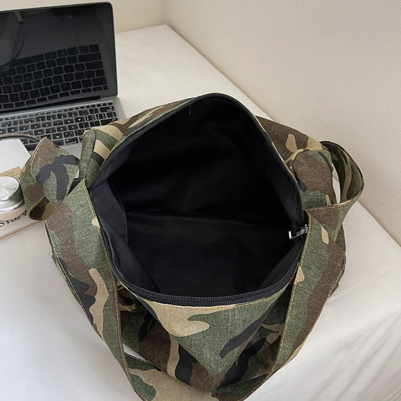 حقيبة كروس مموهة جديدة ذات سعة كبيرة حقيبة كتف من القماش للتنقل والسفر حقيبة مدرب مريحة ومتعددة الاستخدامات