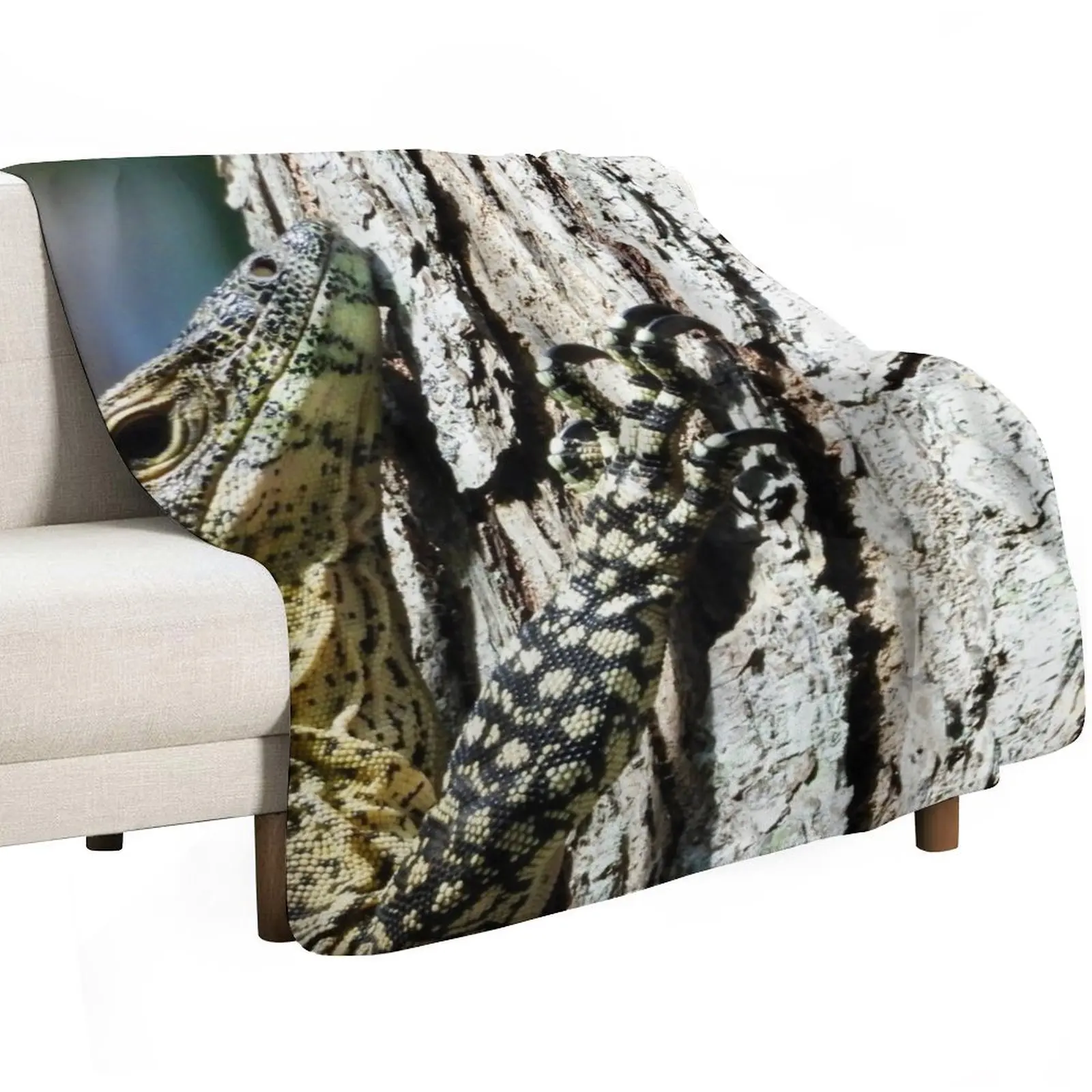 Goanna monitor Lizard hugging a tree Throw Blanket Warm Thins Plush Decorative Beds Bed Fashionable Flannel Blankets
