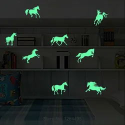 8 pz Cavalli Glow in the Dark Wall Sticker Animale Del Fumetto Luminoso Sticker Camera Dei Bambini Decorazione Stickers Home Decor Telefono decalcomanie