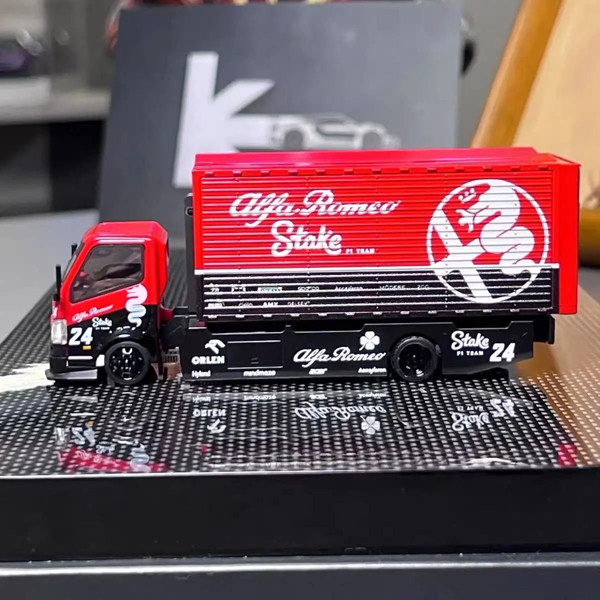 Stock pronti Micro Turbo 1/64 Gull Wing Gat Camion personalizzato Collezione rossa metallizzata Modello di auto in scala regalo