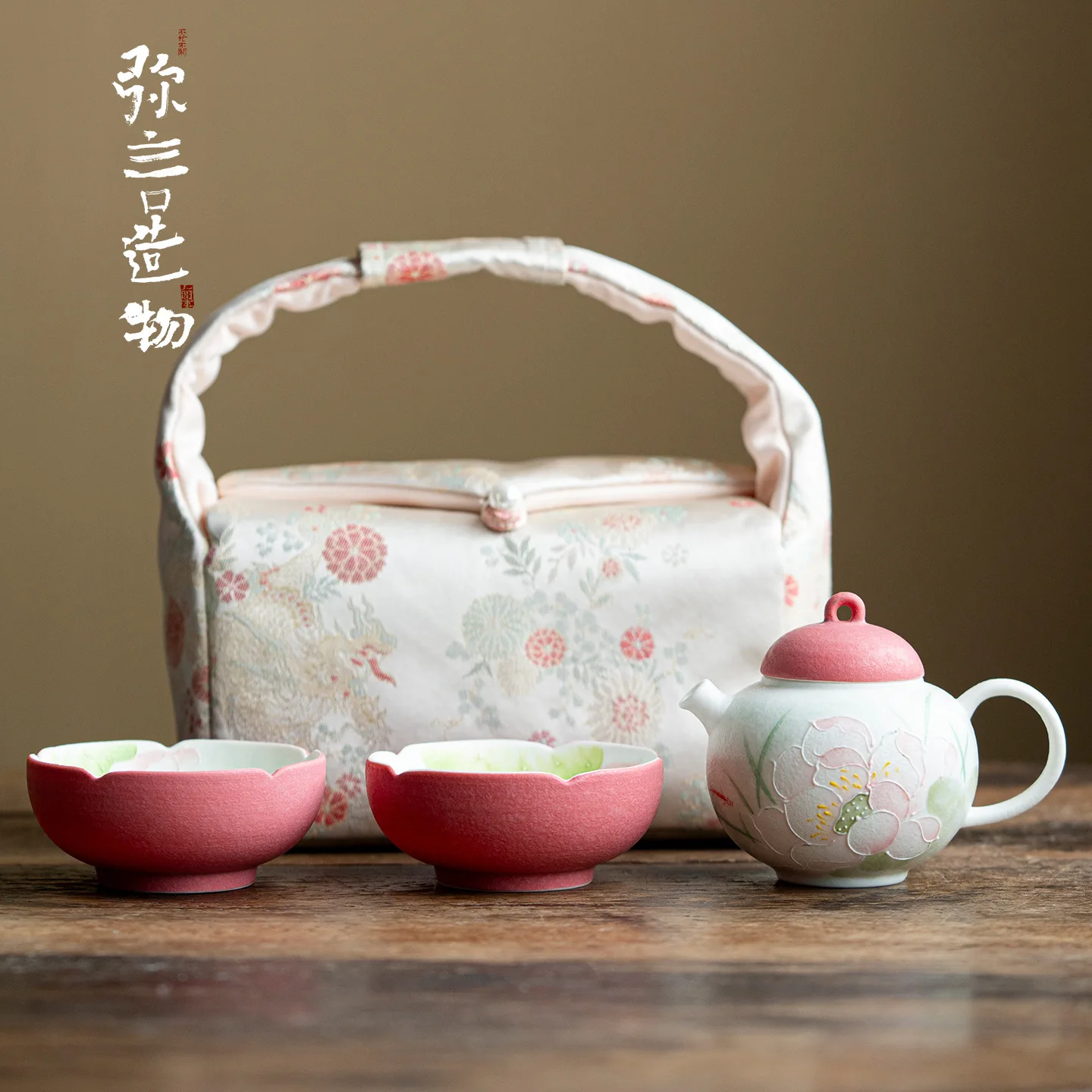 Hand-painted lotus fish play, one pot, two cups of travel tea set, household teapot, tea cup storage bag, tea set, one person dr