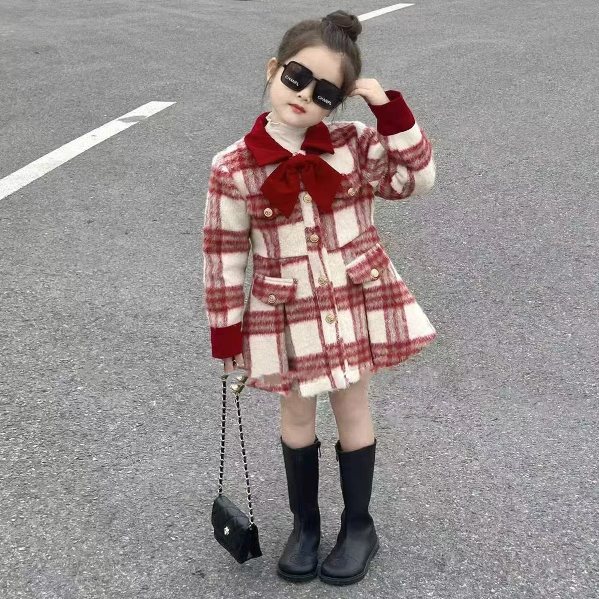 طفلة معطف صوفي الخريف والشتاء 2026 نمط جديد للأطفال معطف صوفي مبطن بالقطن الأحمر جاكيت أطفال