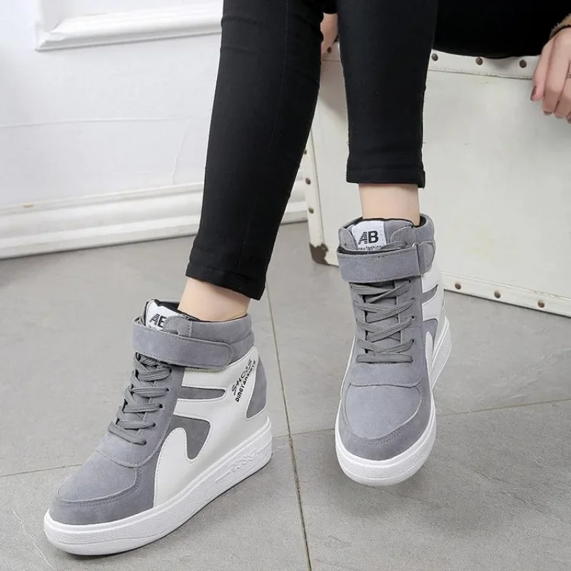 Sneakers rosse donna 2024 nuova piattaforma alta zeppe Casual autunno inverno donna nero aumento interno scarpe vulcanizzate stringate