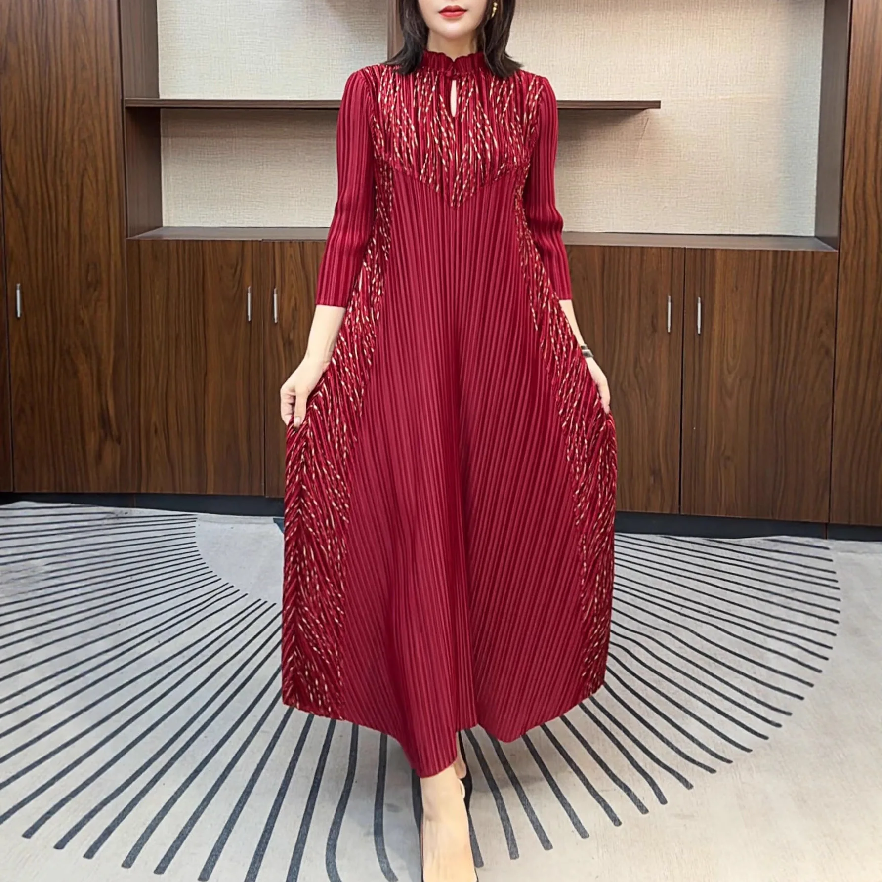 

Miyake Pleated Dress for Women 2025 Loose Large Size Retro Heavy Industry Hot Stamping High Elastic Velvet Long Skirt for Women