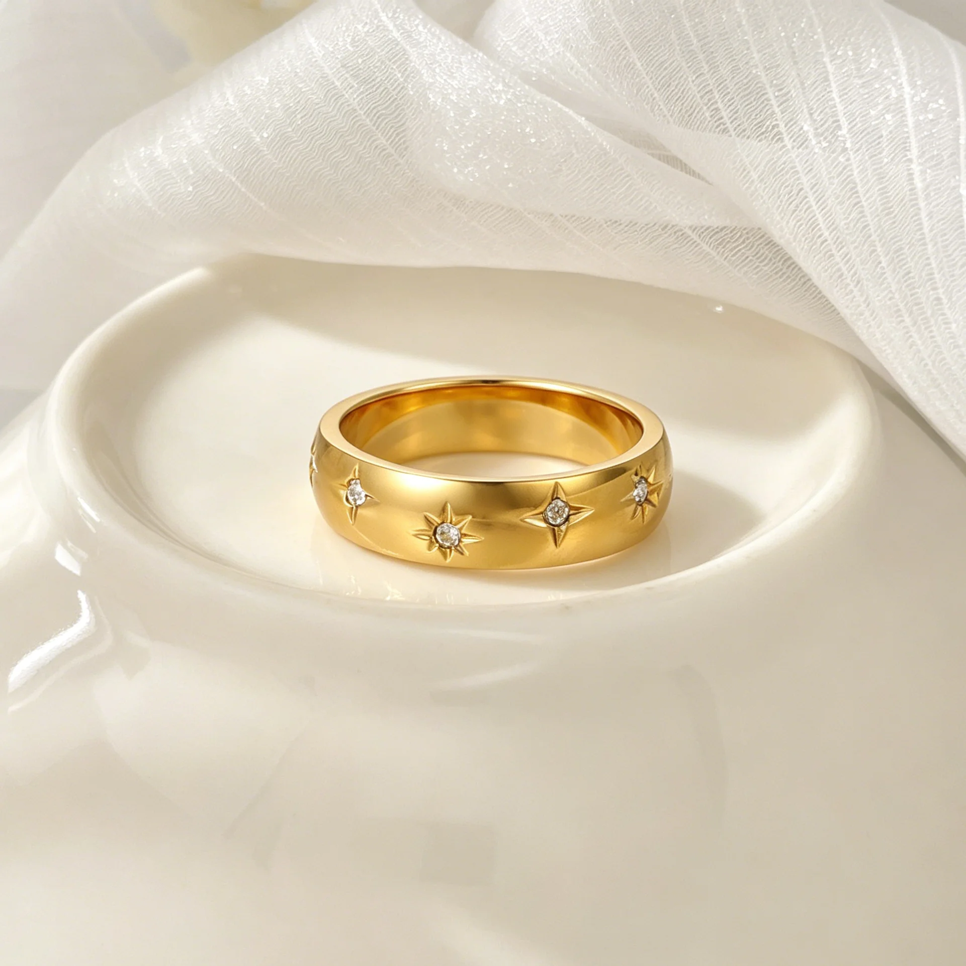 

Waterproof Stainless Ring Simple Gold Plated Women's Stainless Steel Sparkling North Star Unisex Zircon Engagement Bands Rings