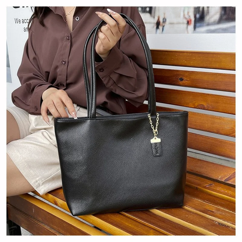 

High-End Minimalist Unique Vintage Crossbody Bag With Stylish Letter Logo For Women Casual Leisure And Business Fashion