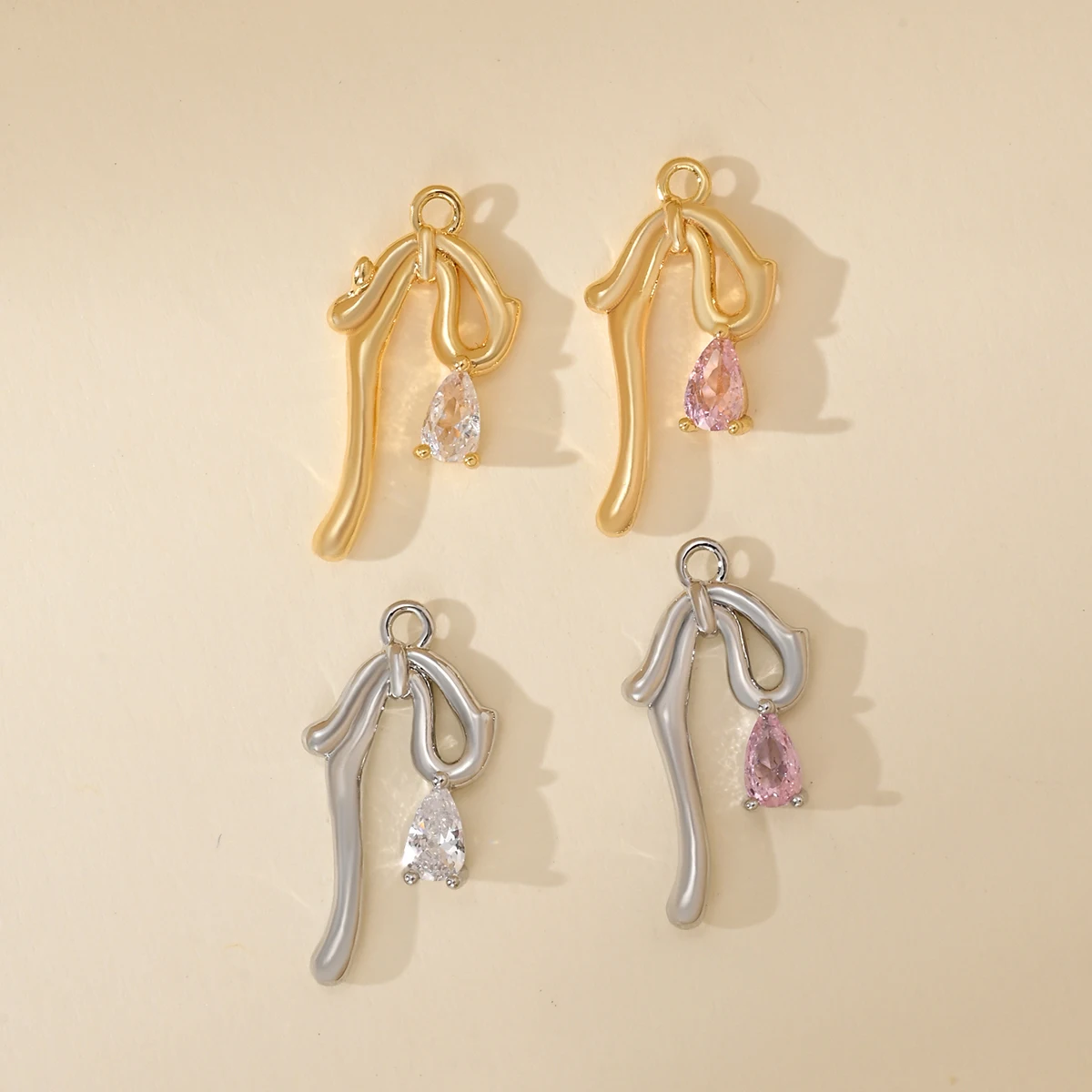 

Factory Wholesale Gold Color Brass and Zircon Heart Charms Pendants Necklace and Bracelet Earring Diy Jewelry Accessories Parts